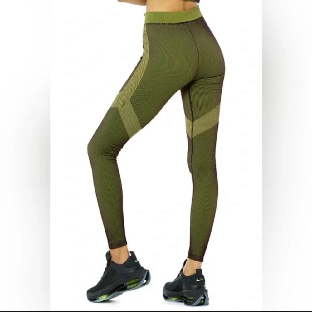 Alo Yoga Women’s Green Seamless illusion Leggings Small